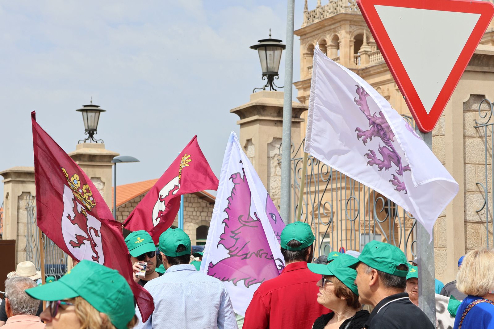 manifestacion-contra-la-perida-de-servicios-de-ave-22
