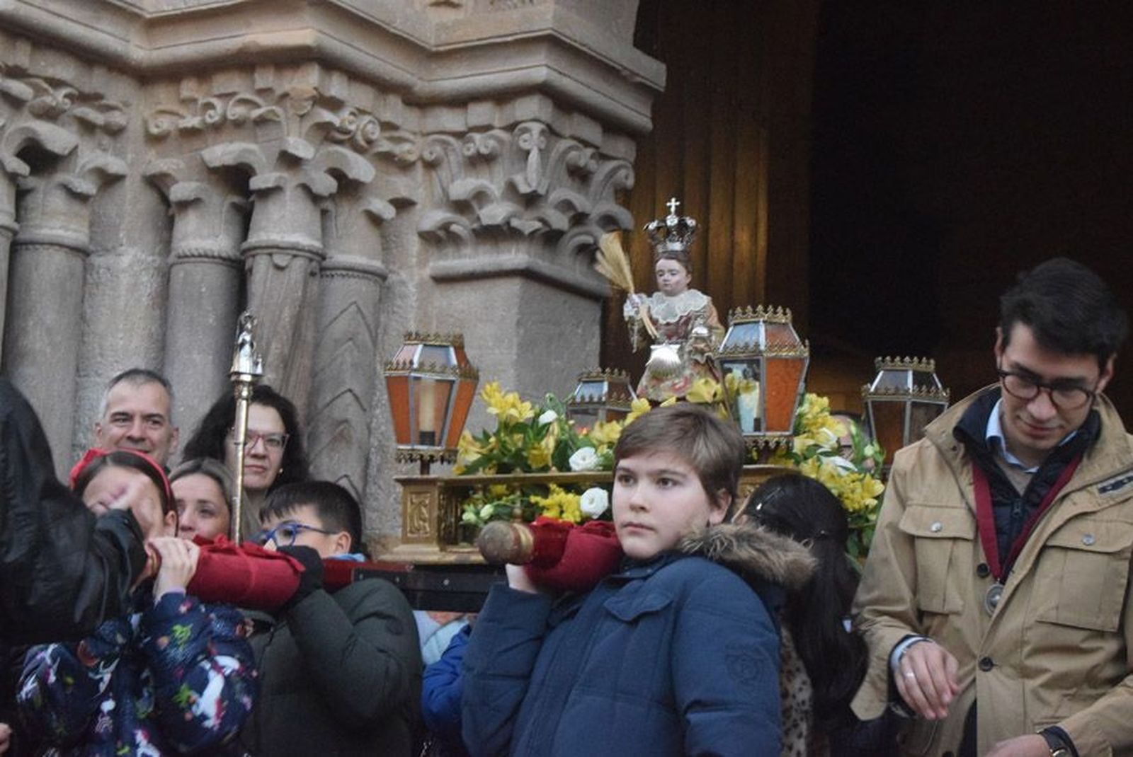 las-candelas-vuelven-a-unir-la-iglesia-de-san-juan-con-la-de-san-vicente-59