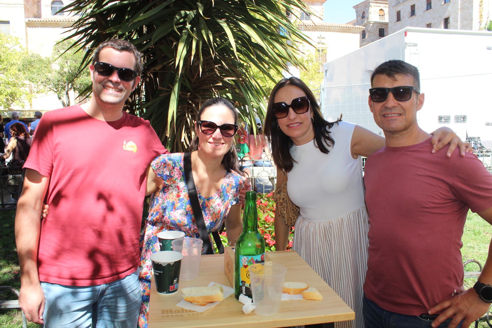 Ambiente en la Feria de Día en el mediodía de este domingo