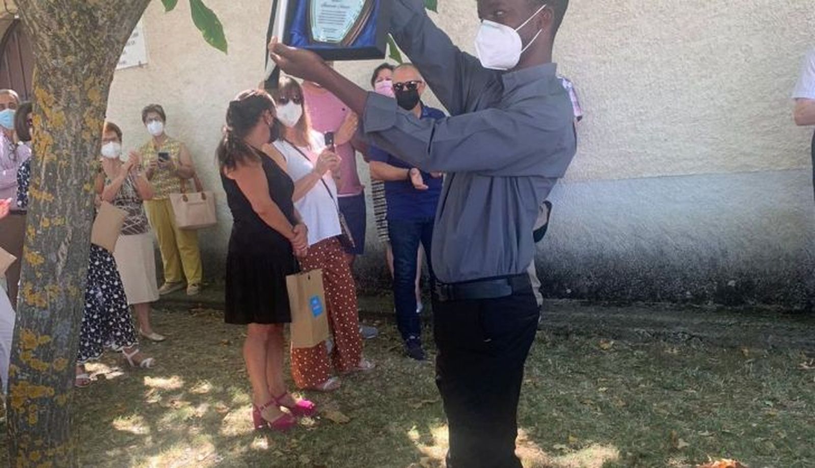 Carrascal del Obispo renombra dos plazas en honor al médico fallecido Luis Fernando Mateos y al párroco Manuel Díaz 2