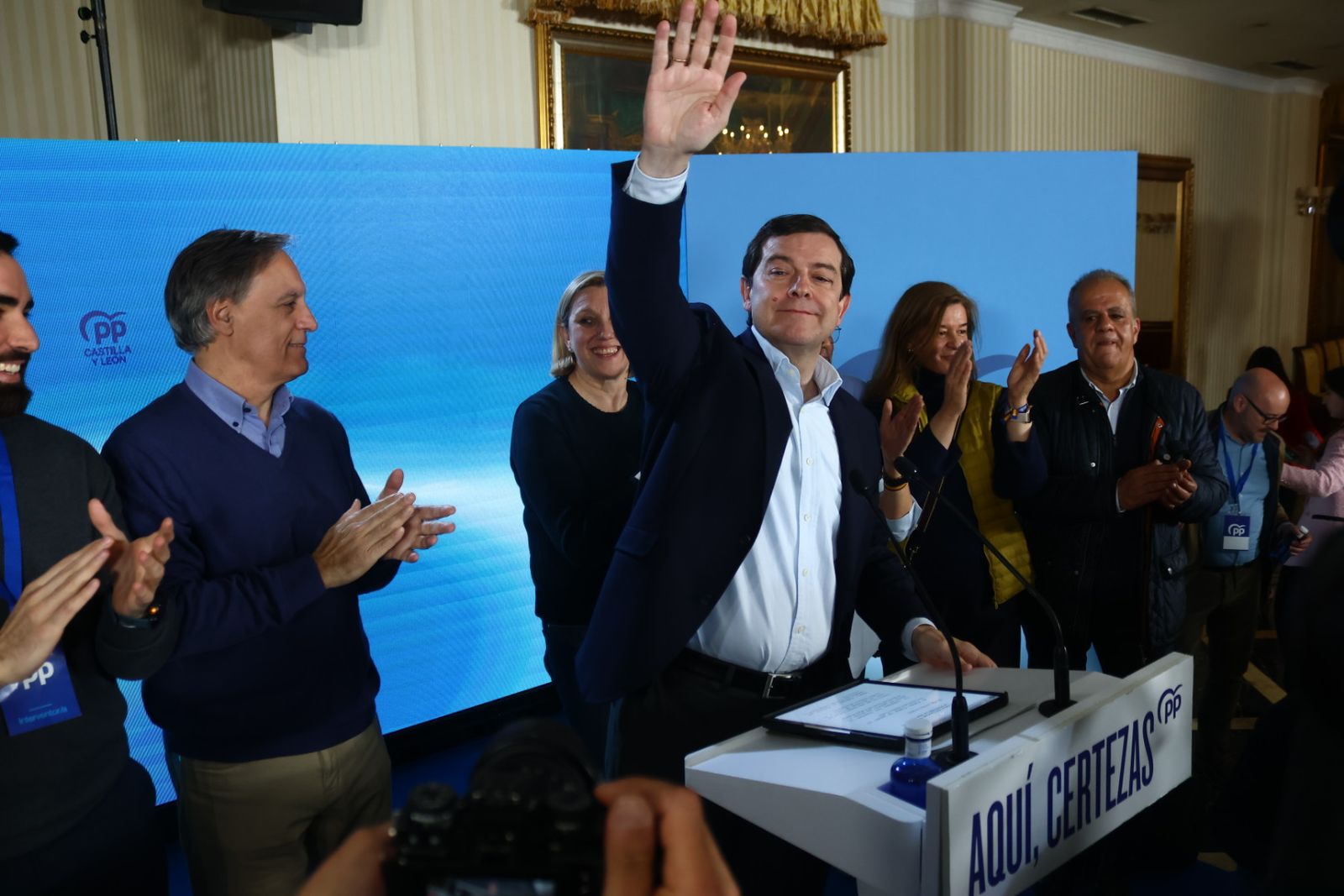 Mañueco celebra su triunfo en Salamanca en las Elecciones a las Cortes de Castilla y León 2026