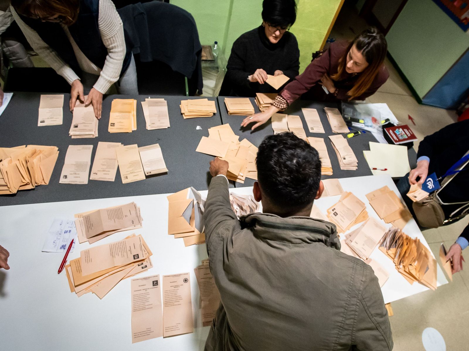 Recuento de votos en un colegio electoral