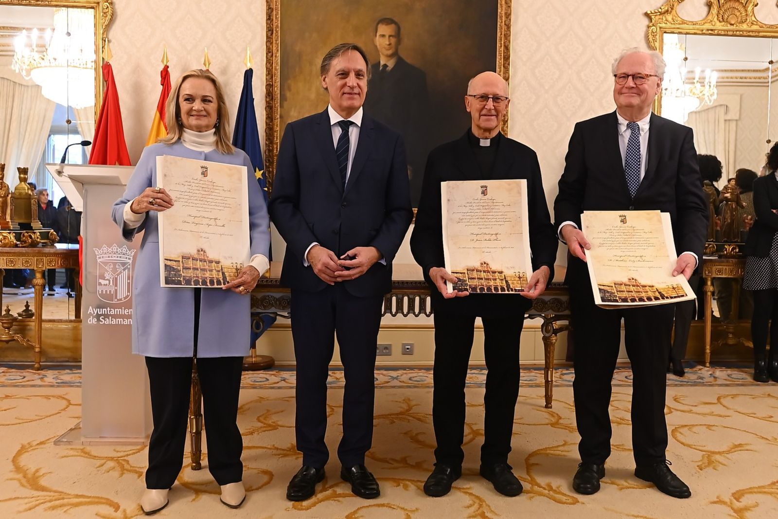 Carlos García Carbayo  en el nombramiento de Huéspedes Distinguidos a Juan Belda, Lutz-Bachmann y Virginia Aspe.