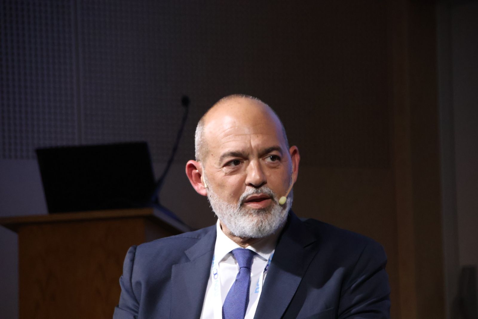 El consejero de Sanidad, Alejandro Vázquez Ramos, participa en la mesa redonda: '¿Cómo impulsar la oncología radioterápica desde las administraciones públicas? Realidades y perspectivas'