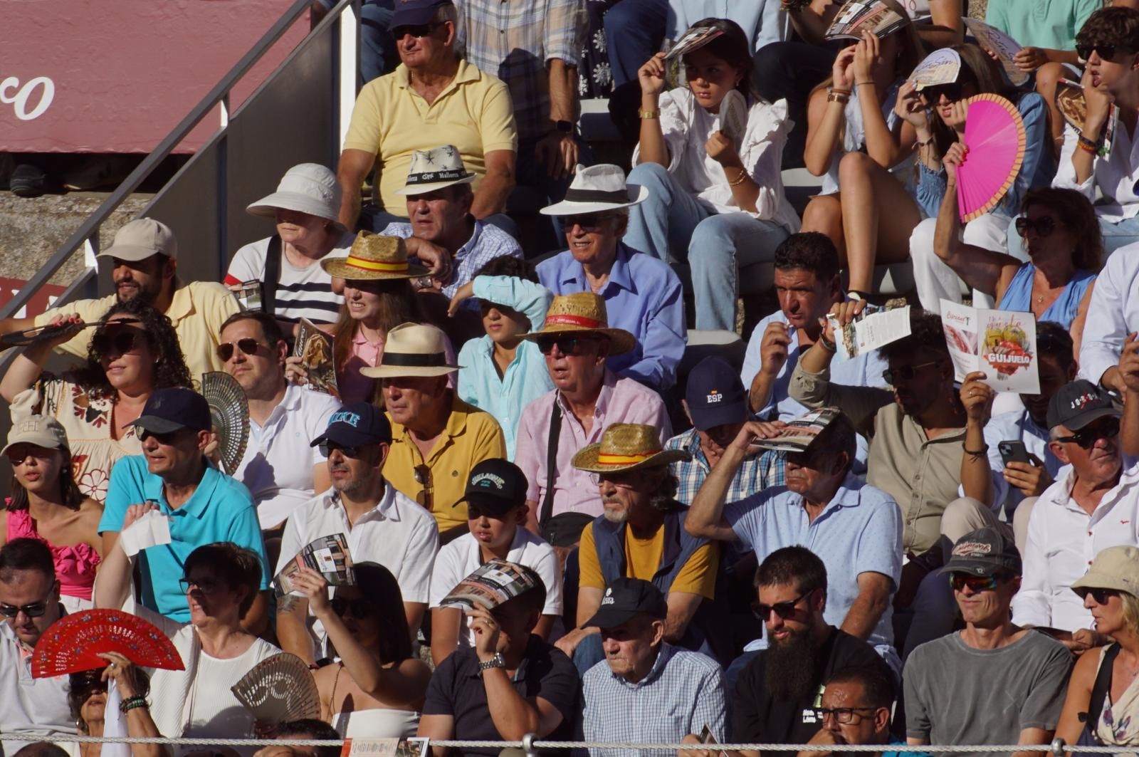 Así ha vivido la afición de La Glorieta el primer cartel de figuras de la feria: imágenes del ambiente en los tendidos y en el patio de cuadrillas