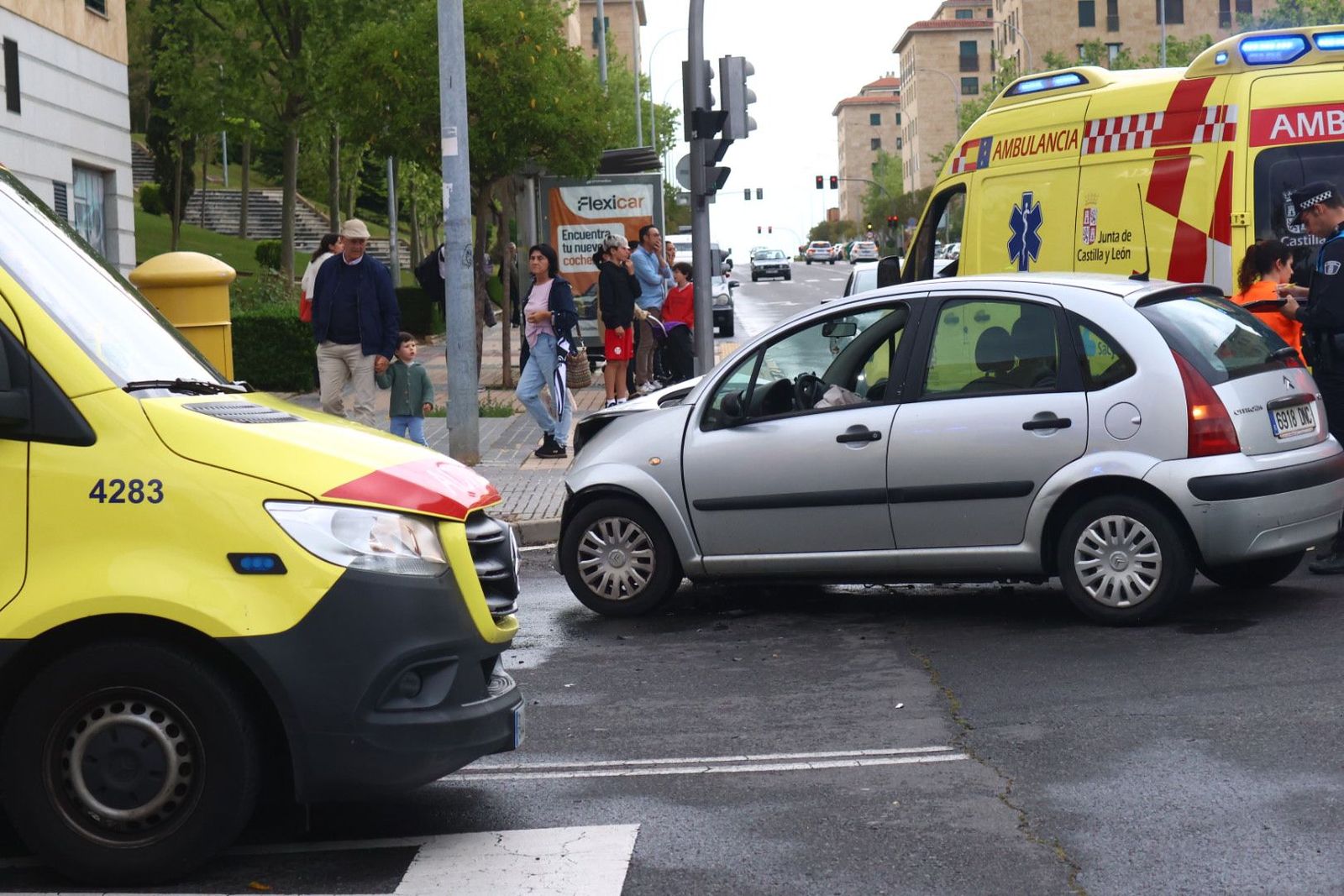 Colisión entre una ambulancia y dos vehículos en Salamanca