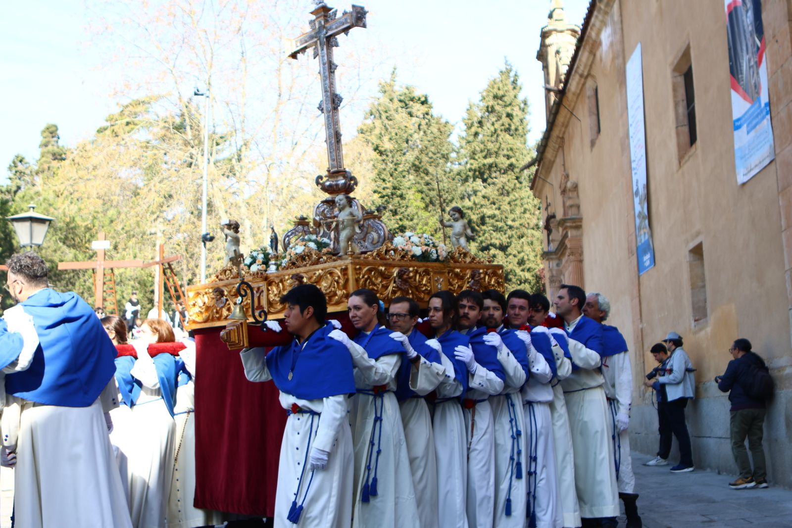 Procesión del encuentro de Nuestra Señora de la Alegría y Jesús Resucitado en el Domingo de Resurrección en Salamanca