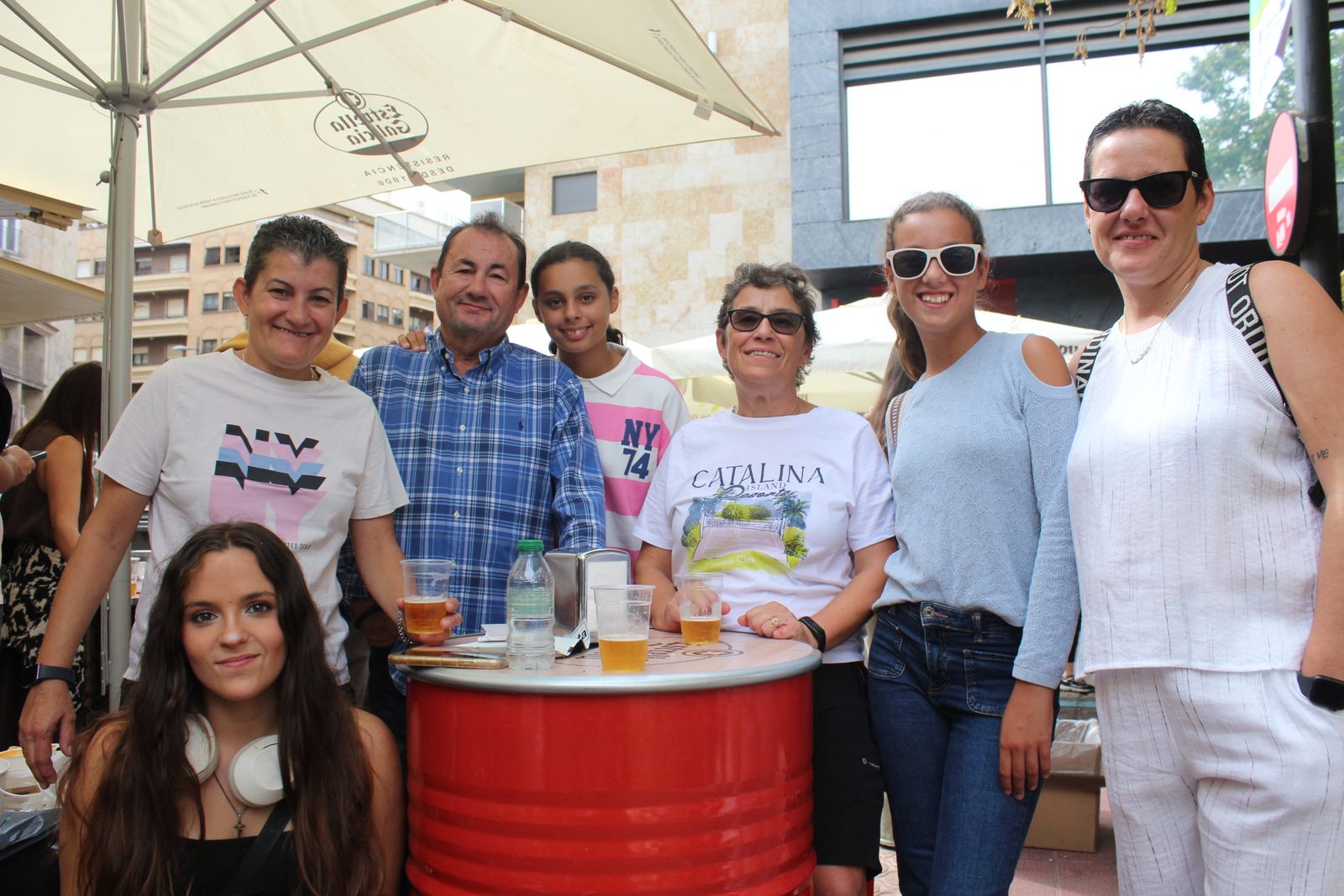 Ambiente en la Feria de Día en el mediodía de este domingo