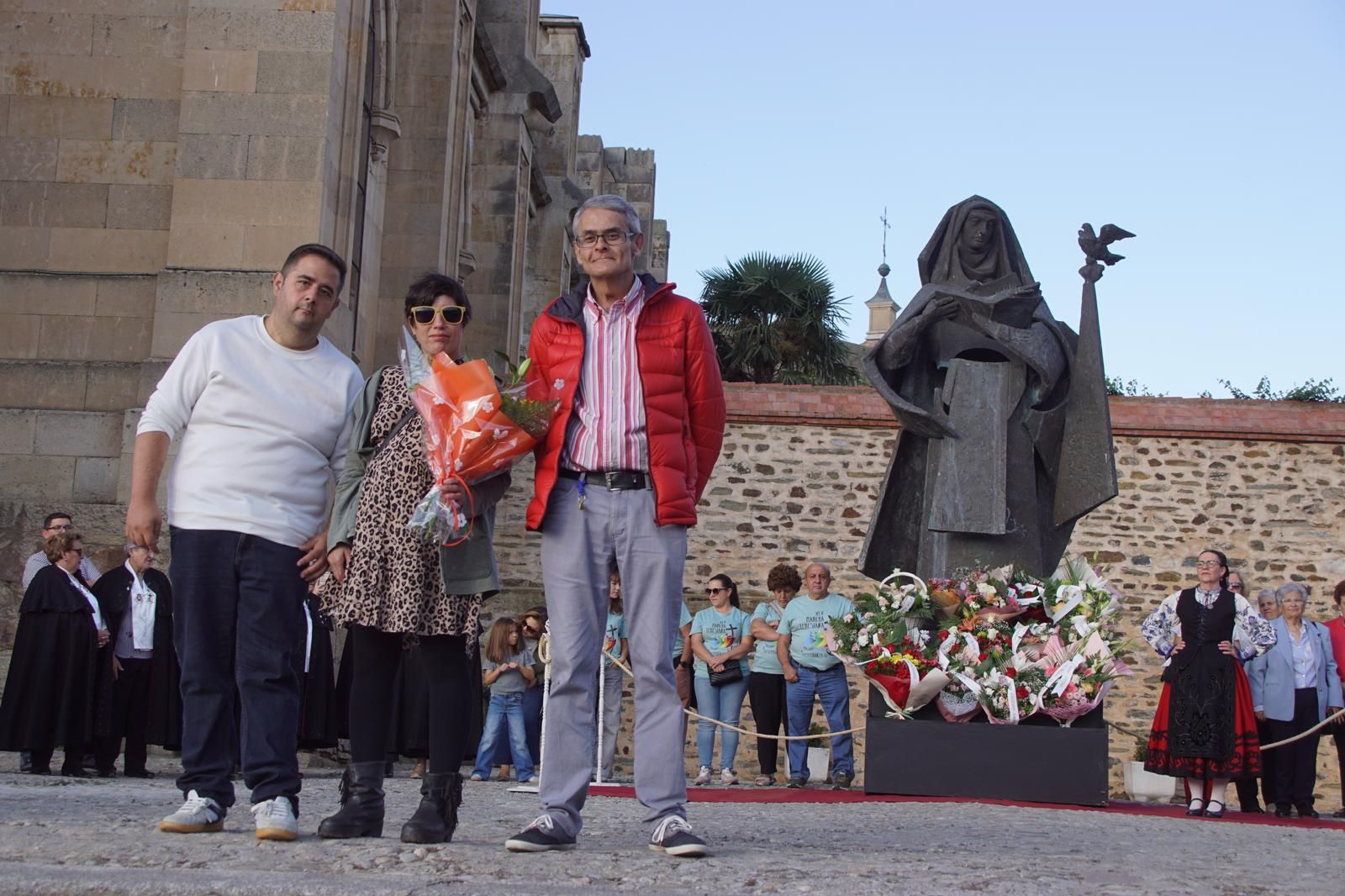 Ofrenda Floral a Santa Teresa en Alba de Tormes (26).jpeg