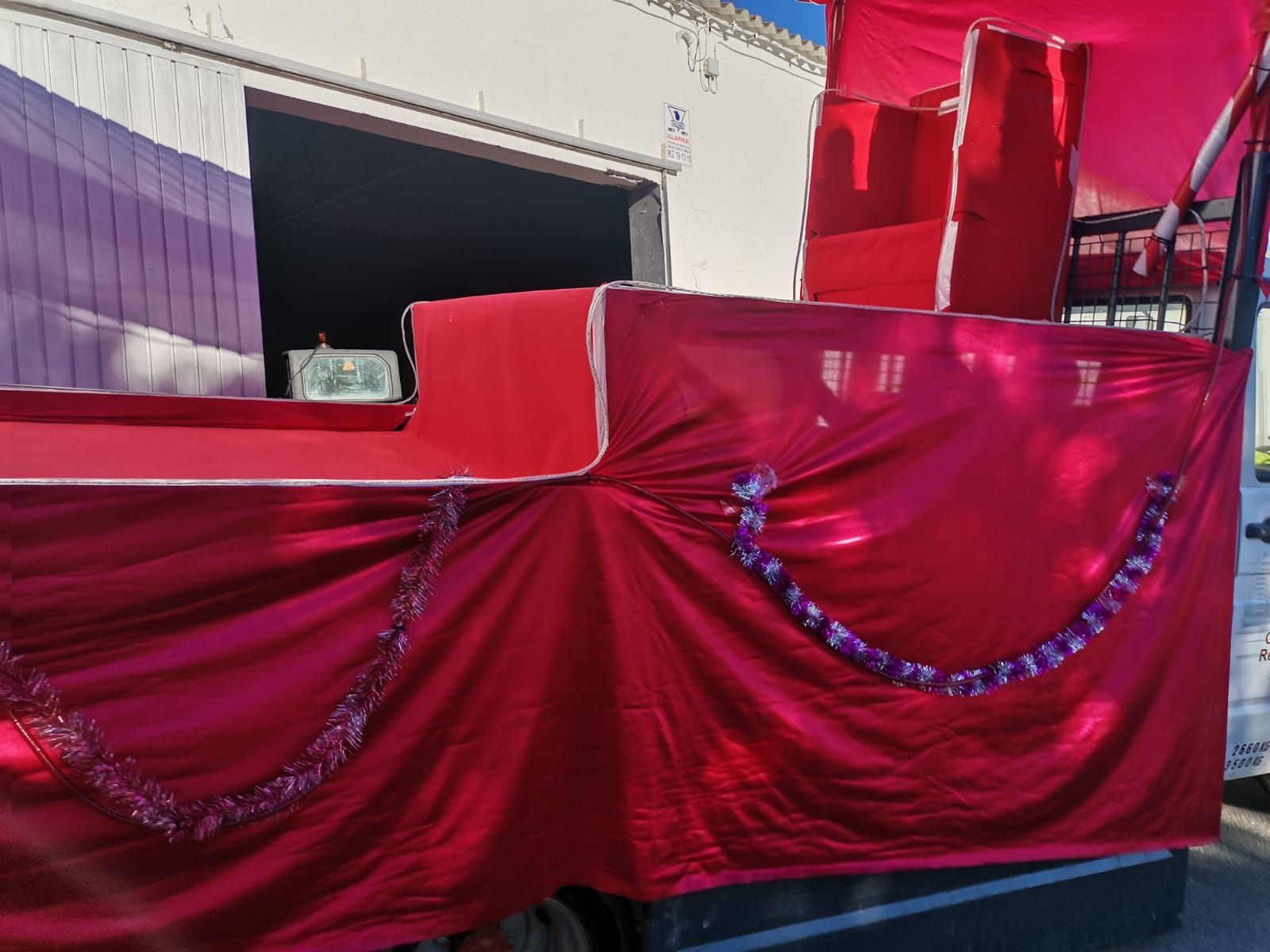 El Encinar, carrozas de reyes creadas por los vecinos