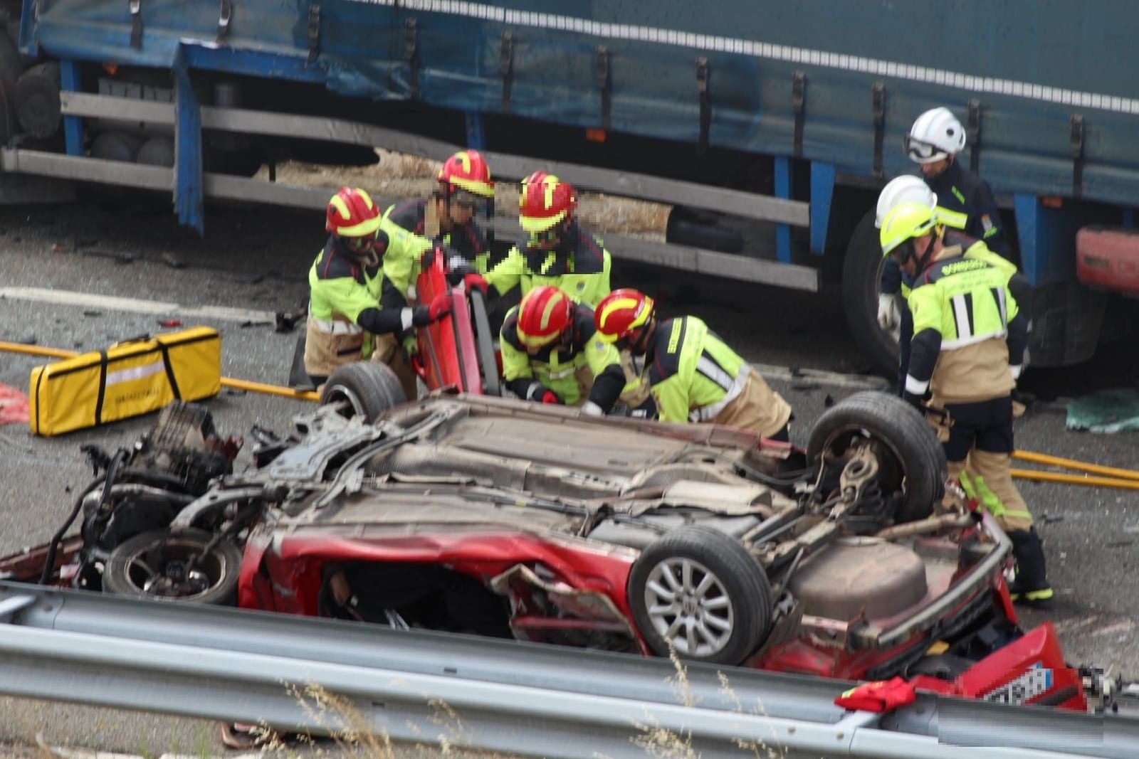 Gravísimo accidente en la A66, dirección Mozárbez (1)