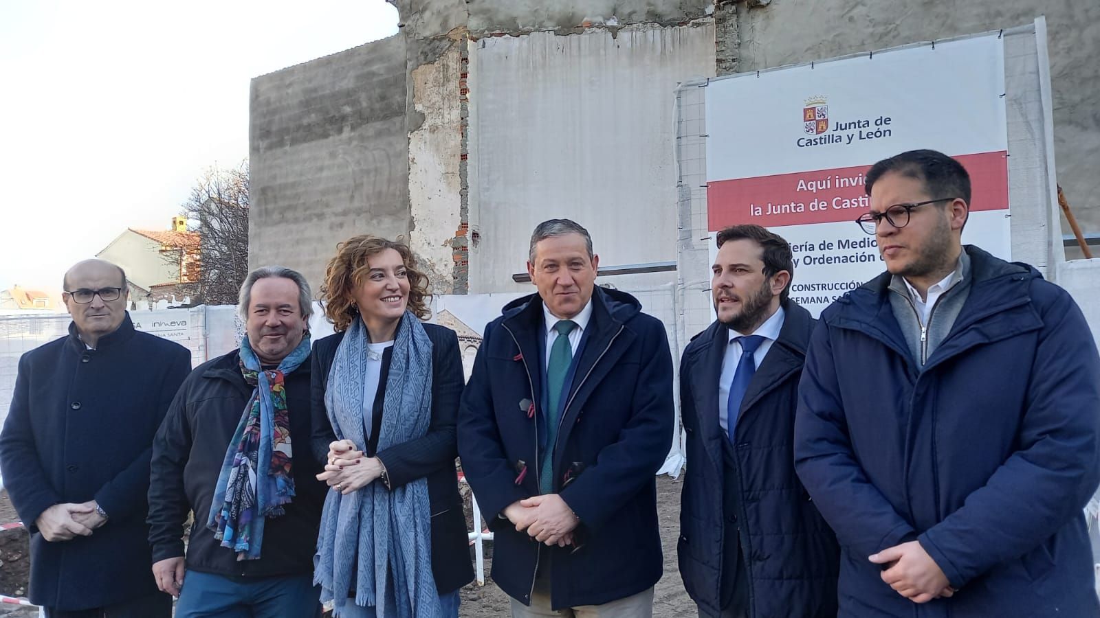 La directora general de Vivienda, Arquitectura, ordenación del territorio y Urbanismo, María Pardo, junto al alcalde de Zamora, Francisco Guarido, y el alcalde de la Diputación, Javier Faúndez.