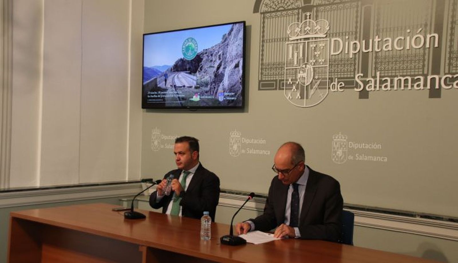 El diputado Javier García Hidalgo y el presidente de La Salina, Javier Iglesias 