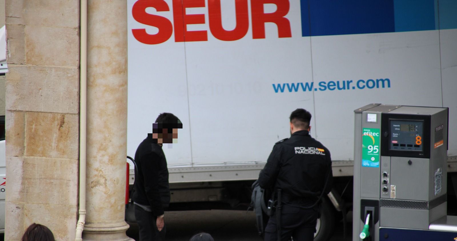 Intervención policial gasolinera puerta de Zamora