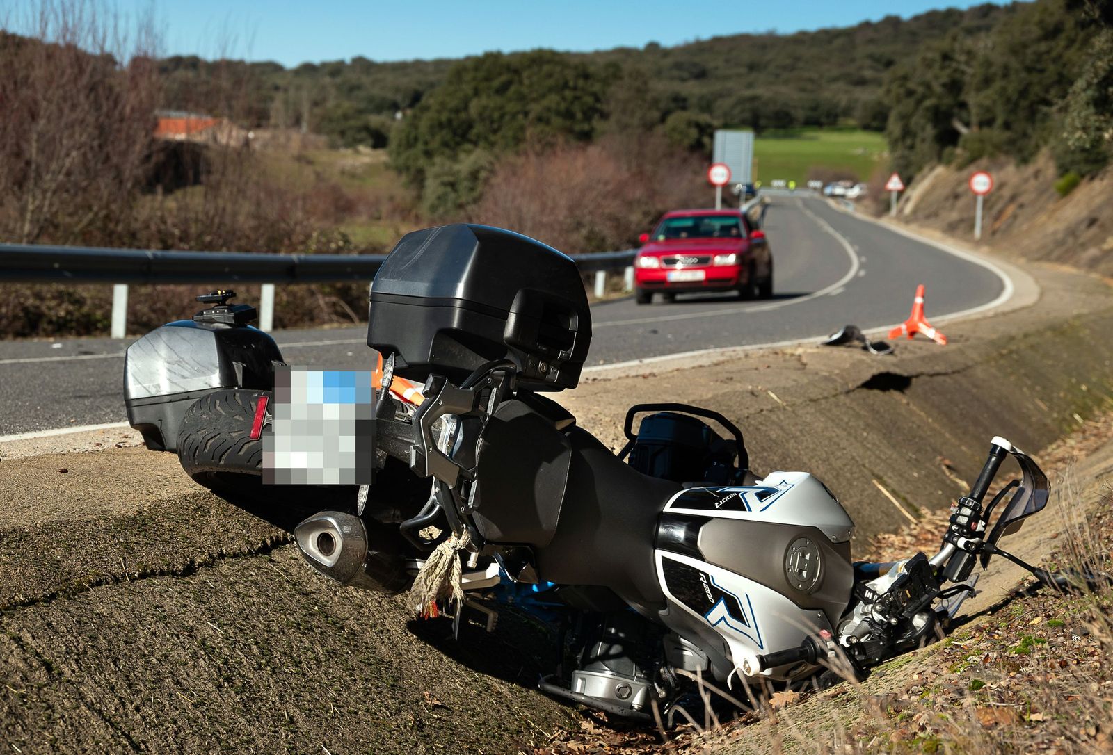 Estado de la moto tras el accidente múltiple en El Cabaco