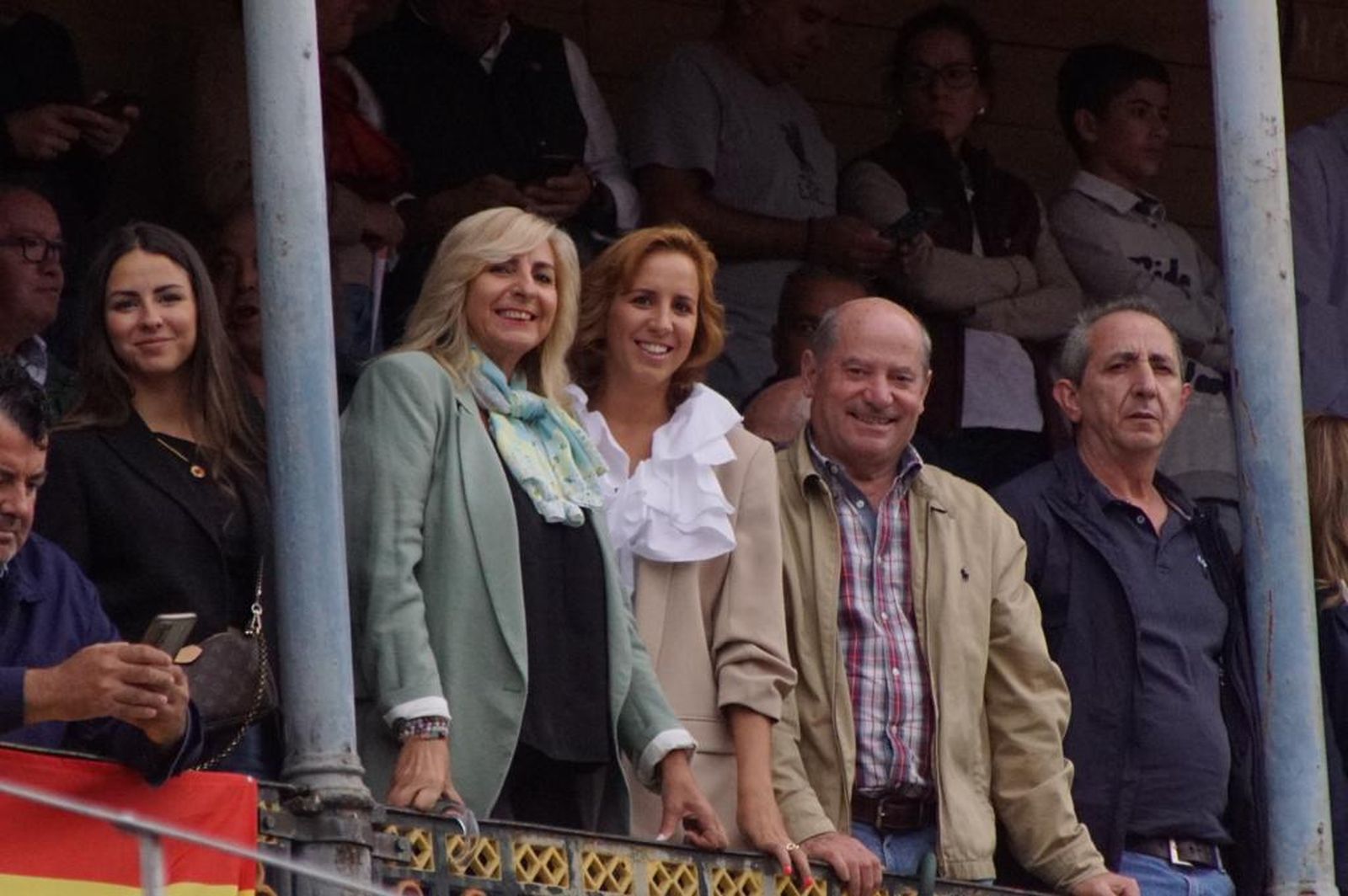 tendidos-de-la-glorieta-durante-la-corrida-de-garcia-y-olga-jimenez-58