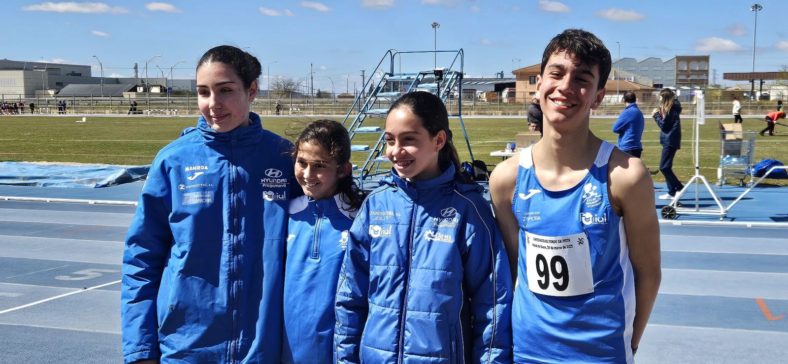 Samuel Álvarez El Hassany se cuelga la medalla de oro en el Campeonato Universitario de Madrid en la prueba de 800 m