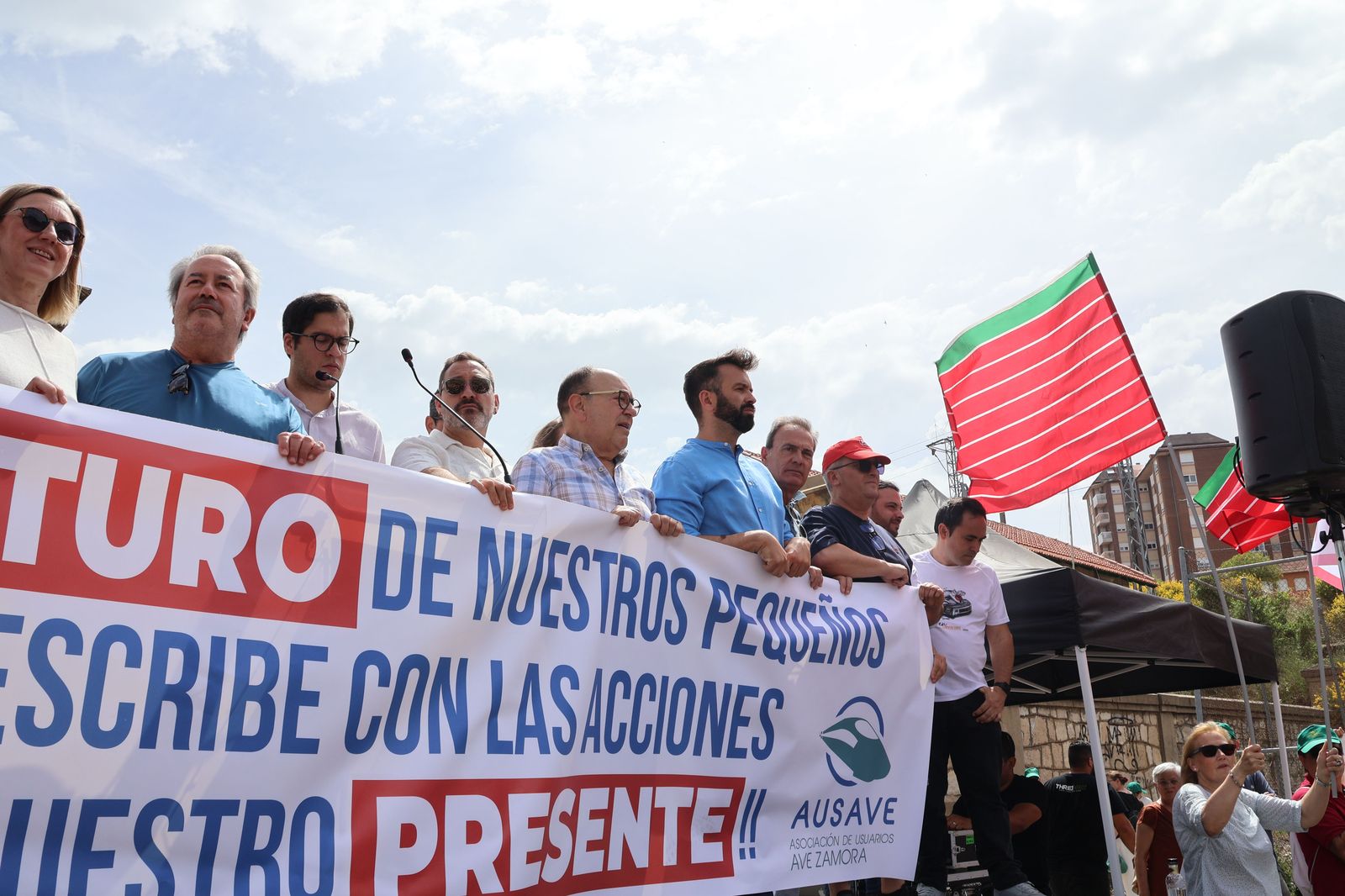 manifestacion-contra-la-perida-de-servicios-de-ave-55