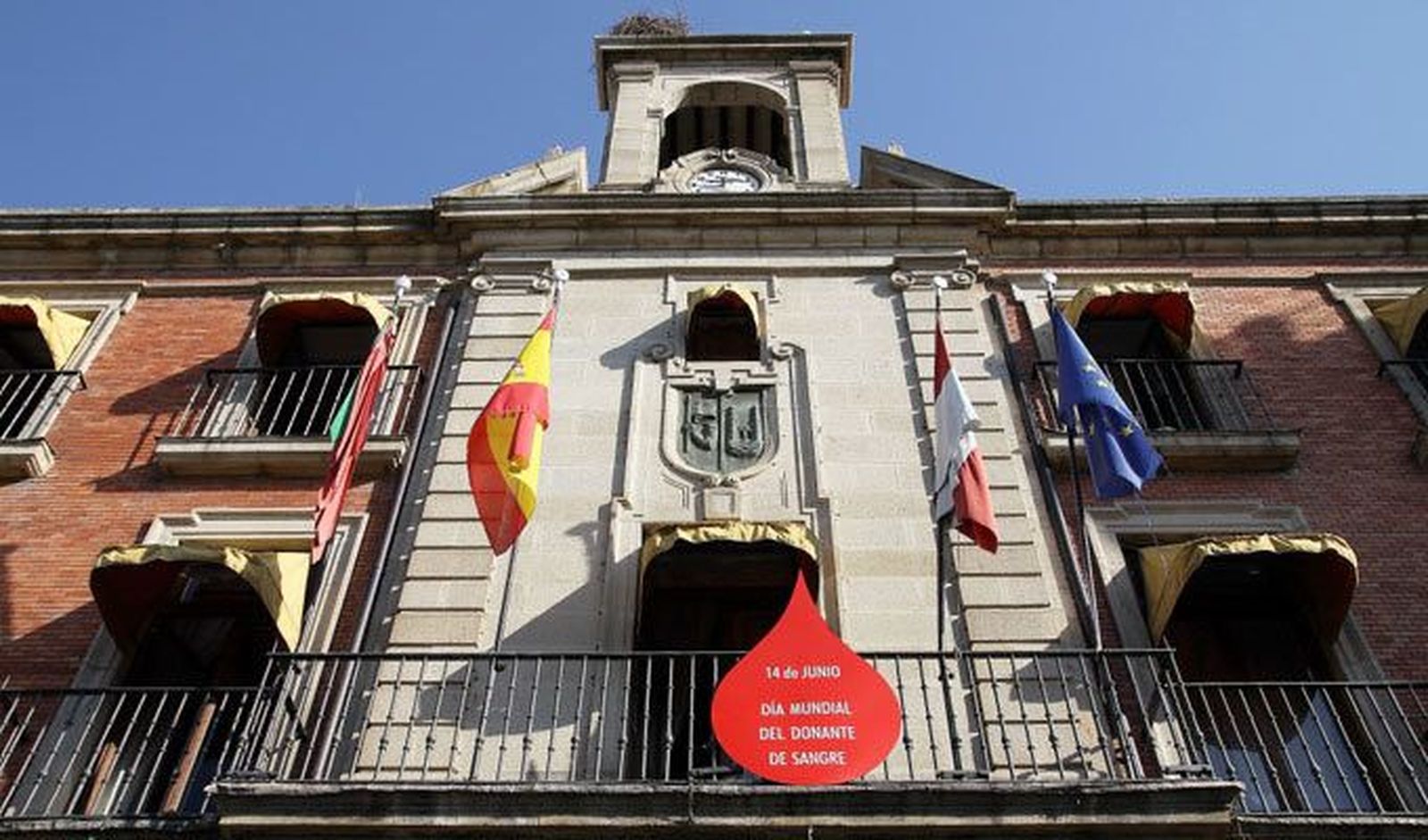 Una gota de sangre en el Ayuntamiento, con motivo del Día Mundial del Donante de Sangre