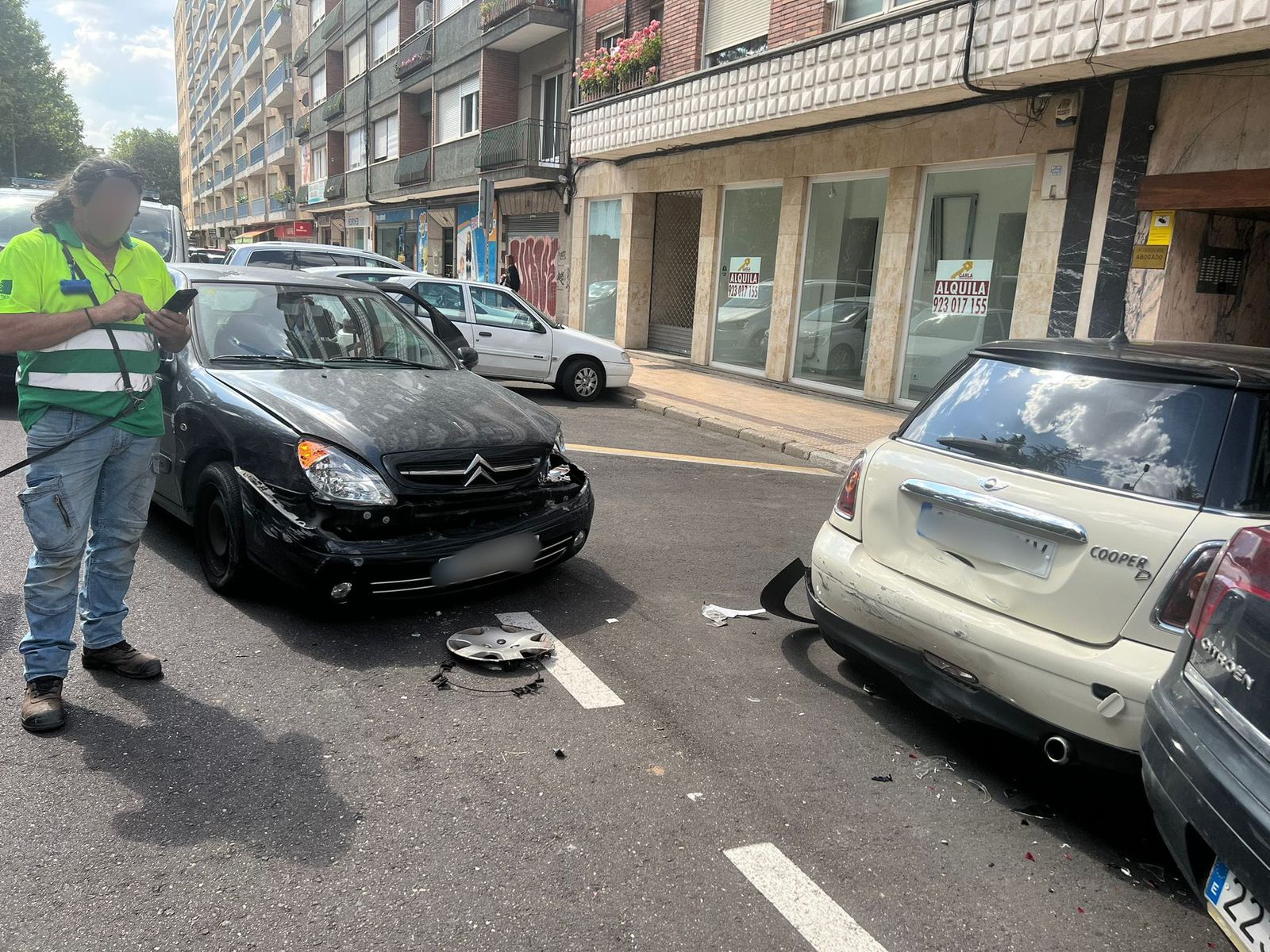 Cuatro vehículos implicados en un accidente en la avenida de los Comuneros Cuatro vehículos implicados en un accidente en la avenida de los Comuneros