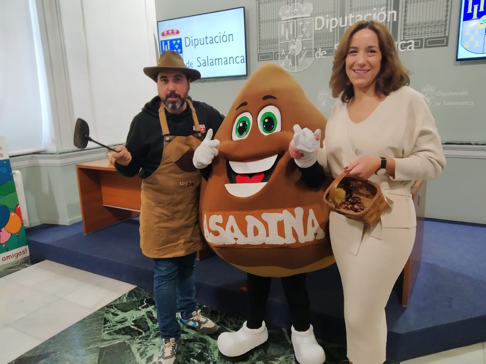 Pilar Sánchez y los responsables de Asadina presentan las actividades sobre la castaña