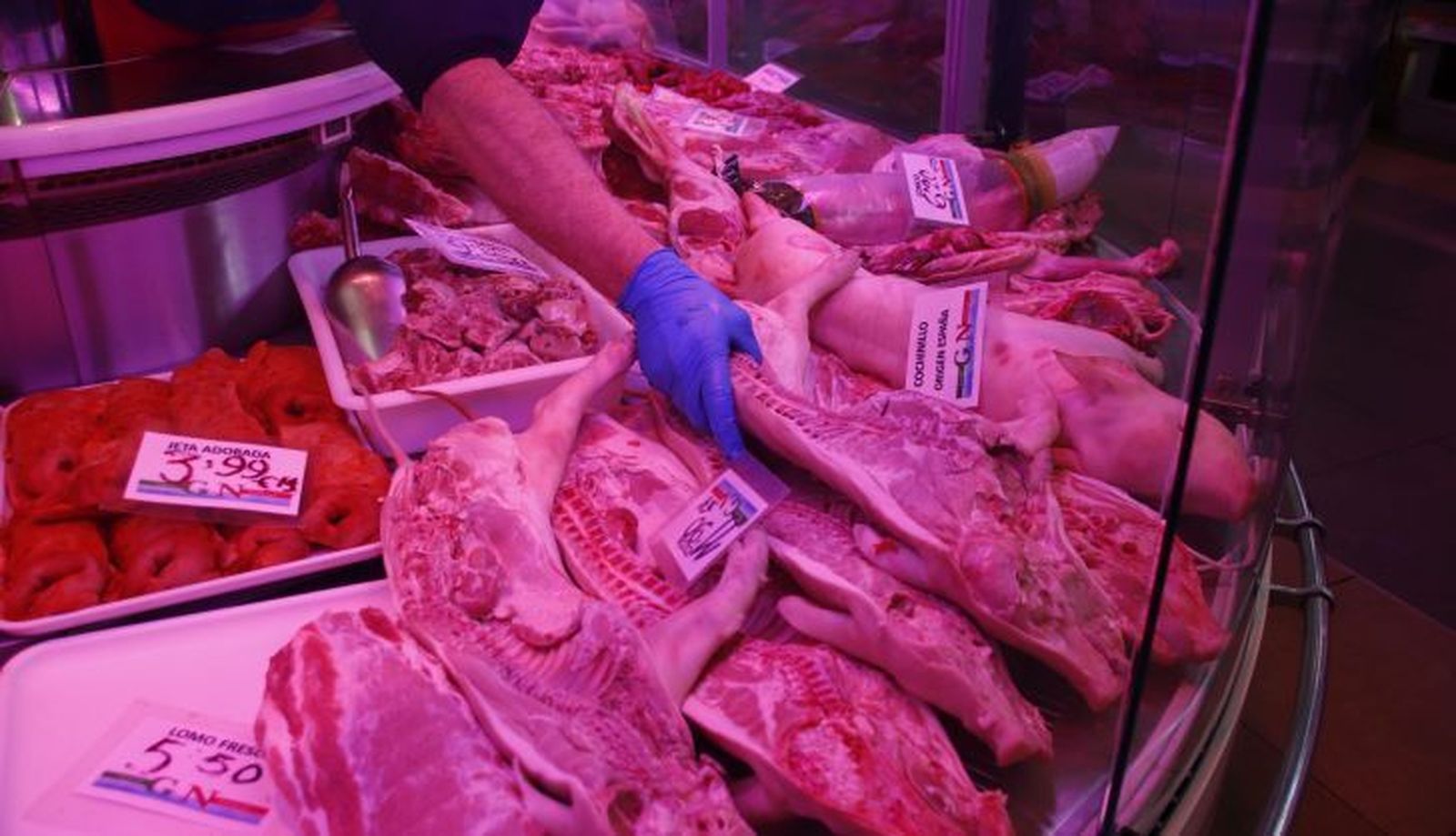 Carnicería en el Mercado Central de Abastos de Salamanca. Foto de archivo