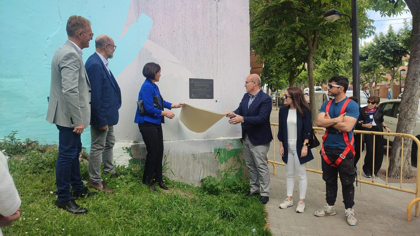 Presentación del mural y la placa dedicados a la lectura