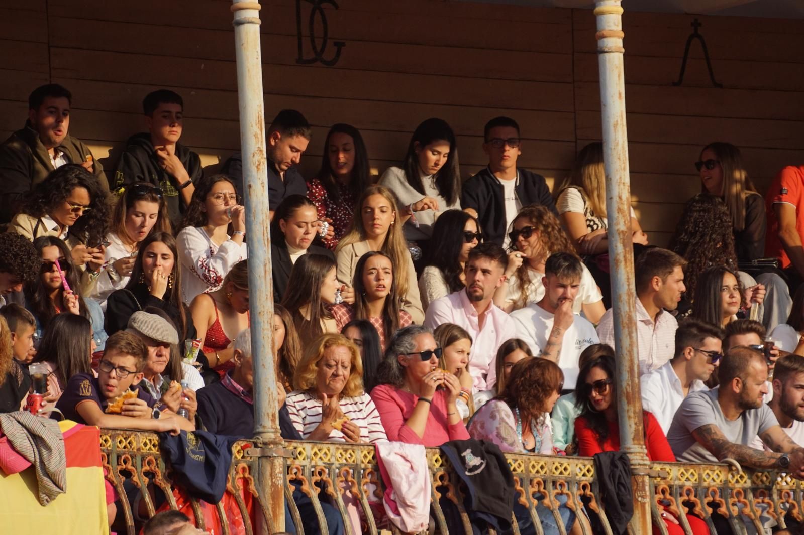 resumen-fotografico-del-ambiente-en-los-tendidos-de-la-glorieta-durante-la-corrida-de-garcigrande-20-de-septiembre-de-2024-foto-juanes-14