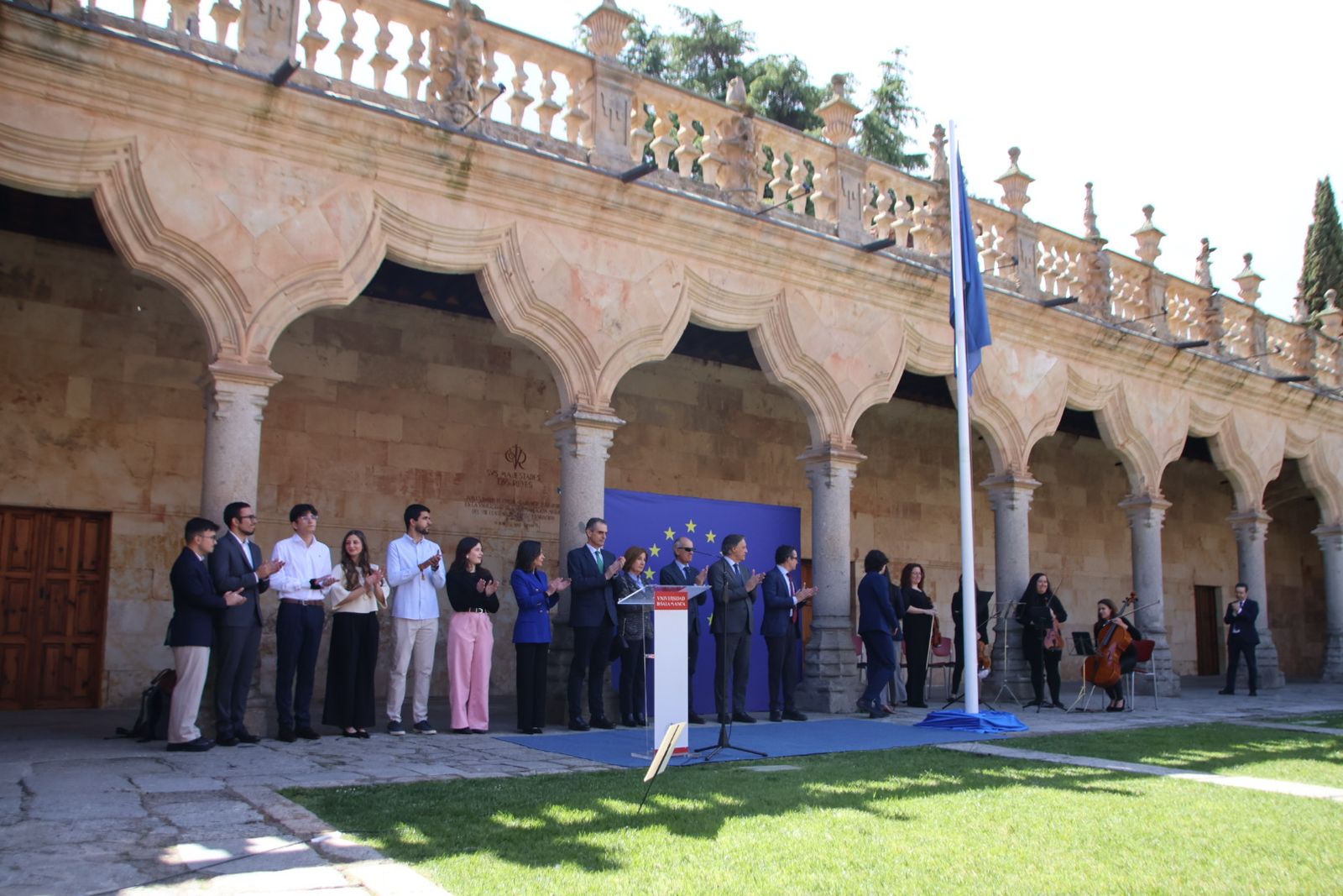 Ceremonia de Izado de la bandera europea por el Día de Europa