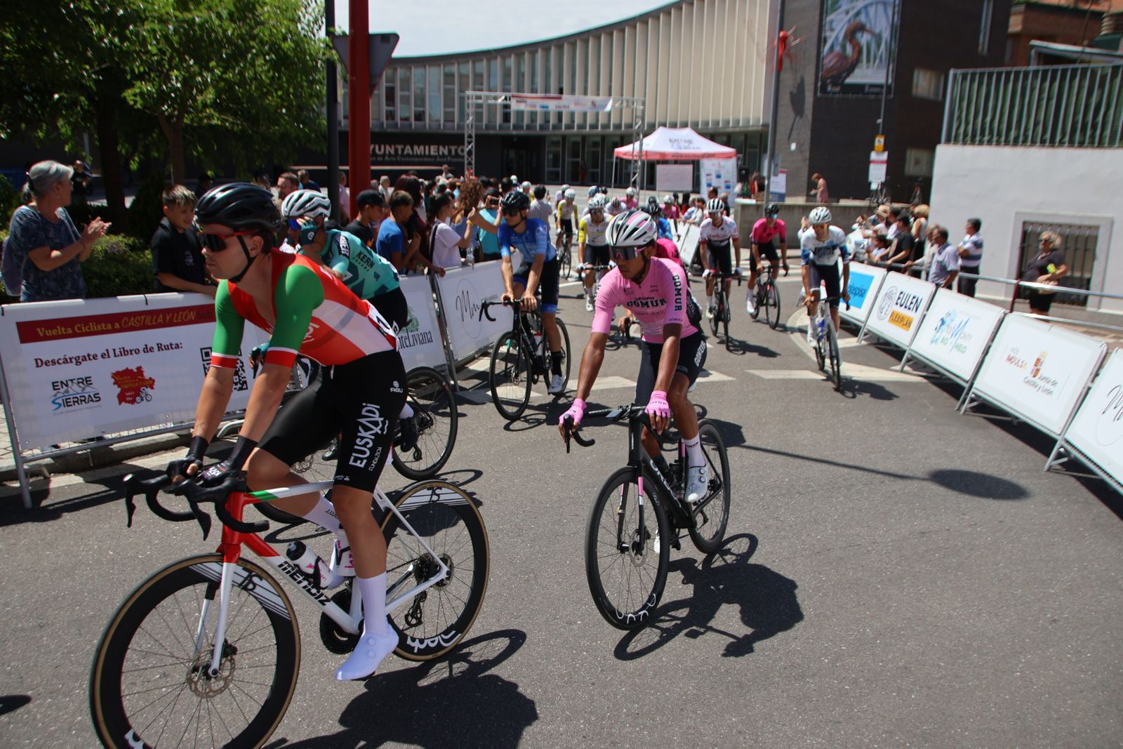Salida II Vuelta Ciclista a Castilla y León Sub-23 y Élite