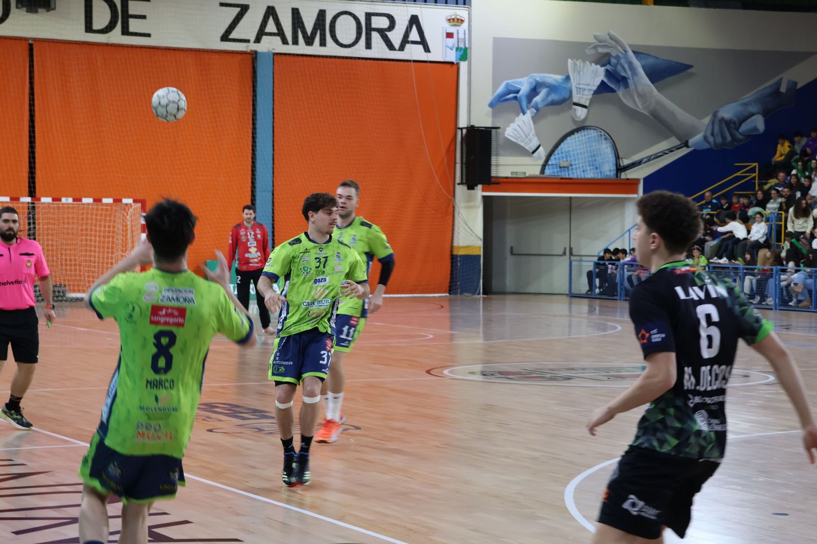 GALERÍA | Duelo de alturas entre el BM Zamora y el Torrelavega