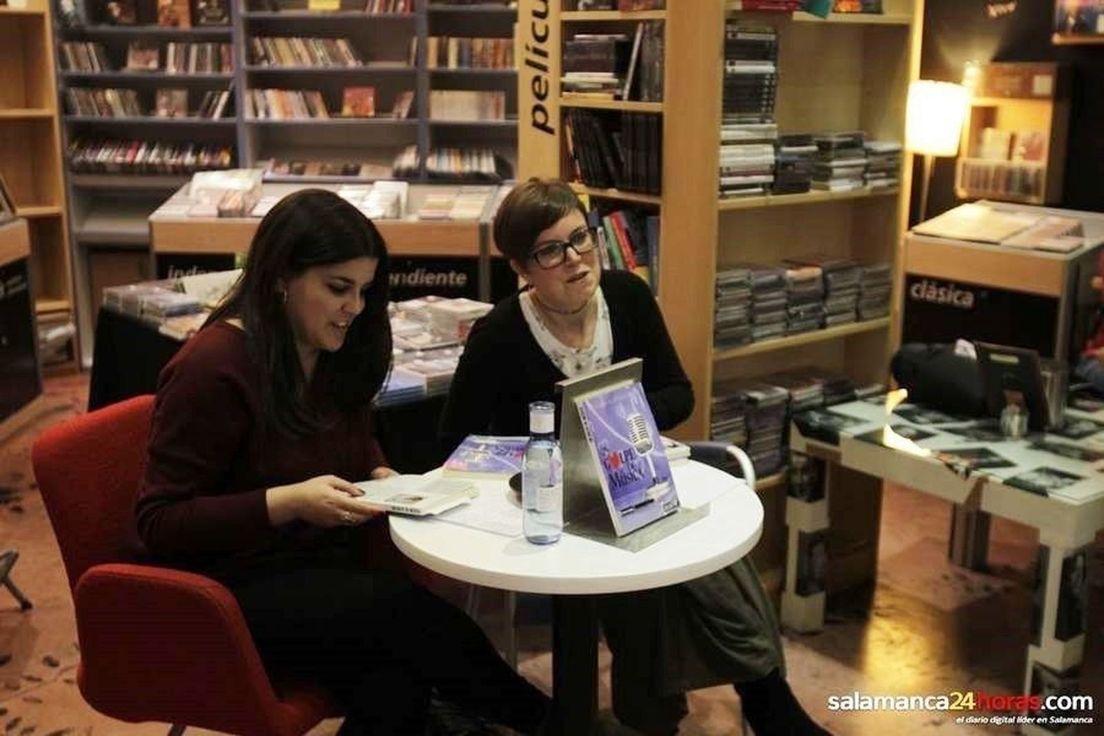 Azucena Alfonso Recio presenta la novela 'Un golpe de música'