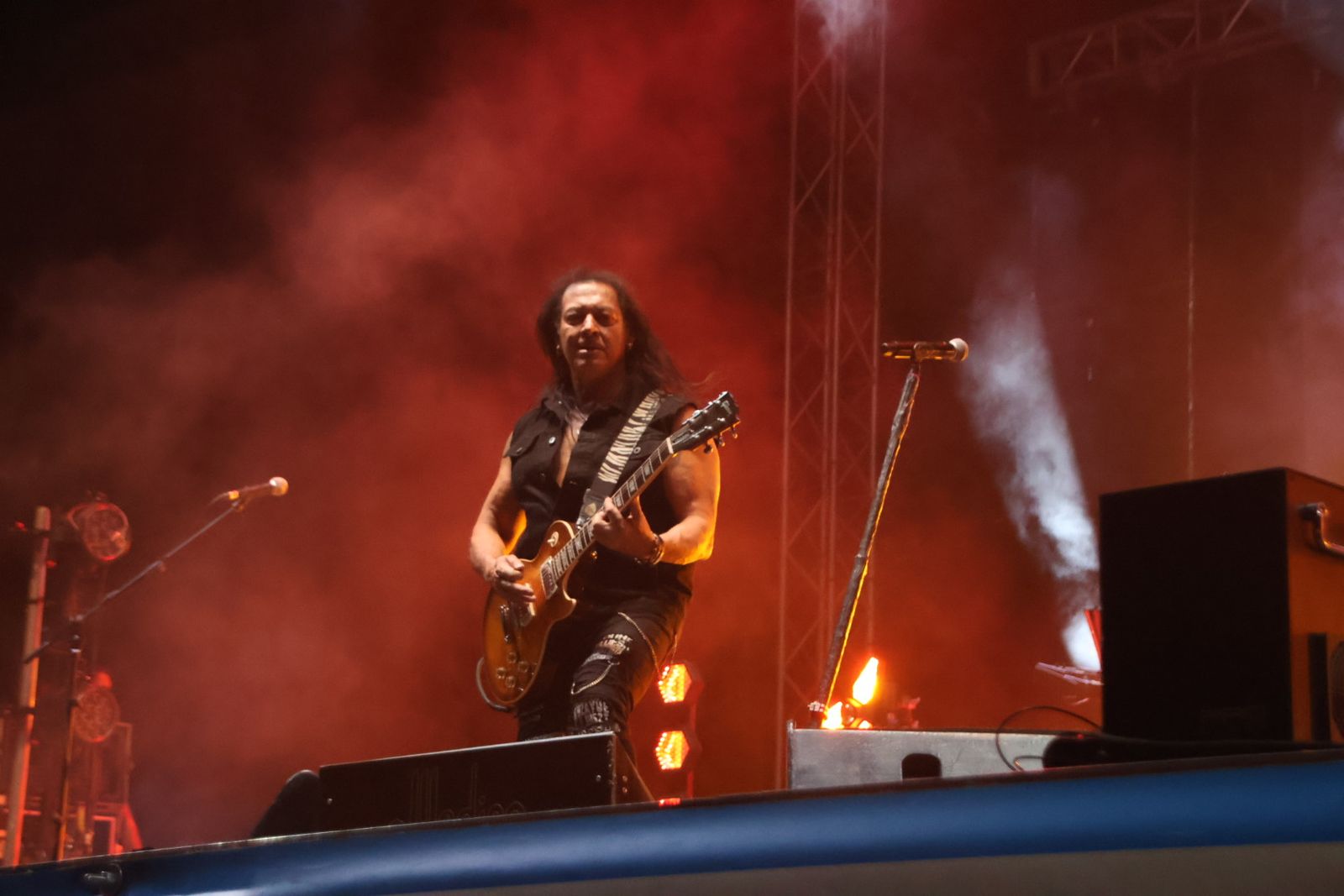 Medina Azahara hace vibrar a la Plaza Mayor de Salamanca con su eterno y emblemático rock