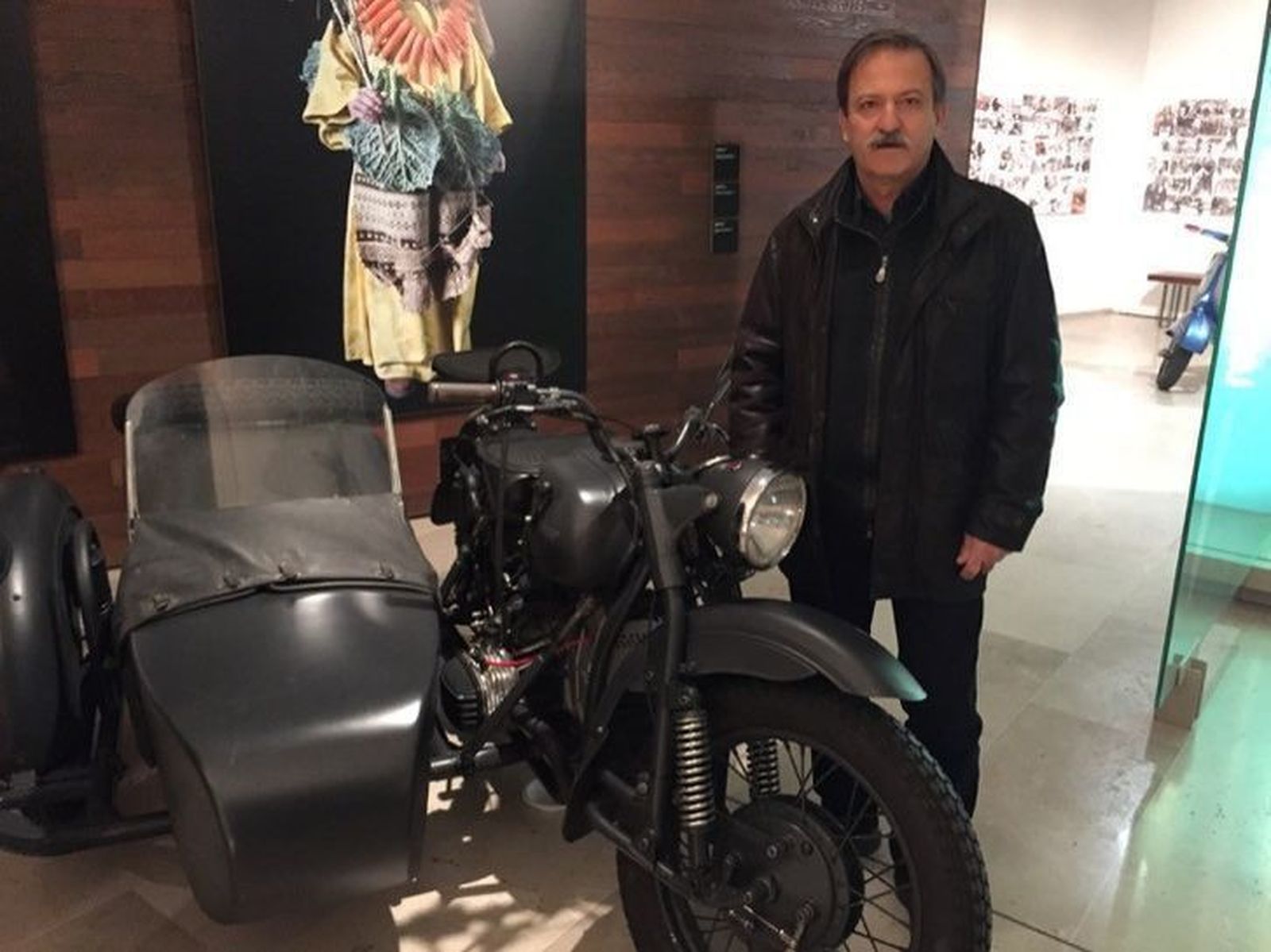 Alfonso Serrano, coleccionista de motos: "La época dorada del sidecar fueron los años 50"