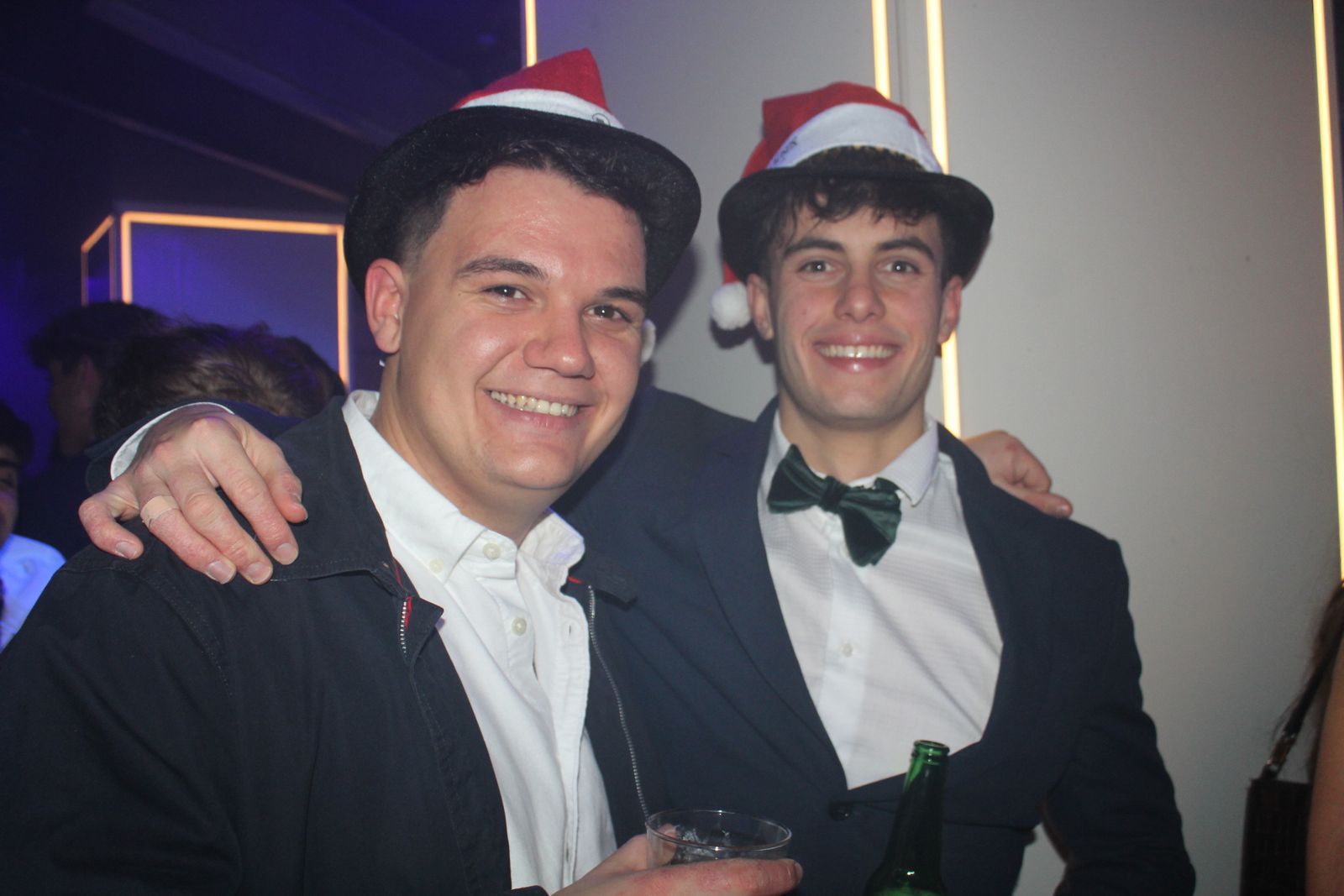 El Fin de Año Universitario continua por los bares de la capital del Tormes tras las doce campanadas