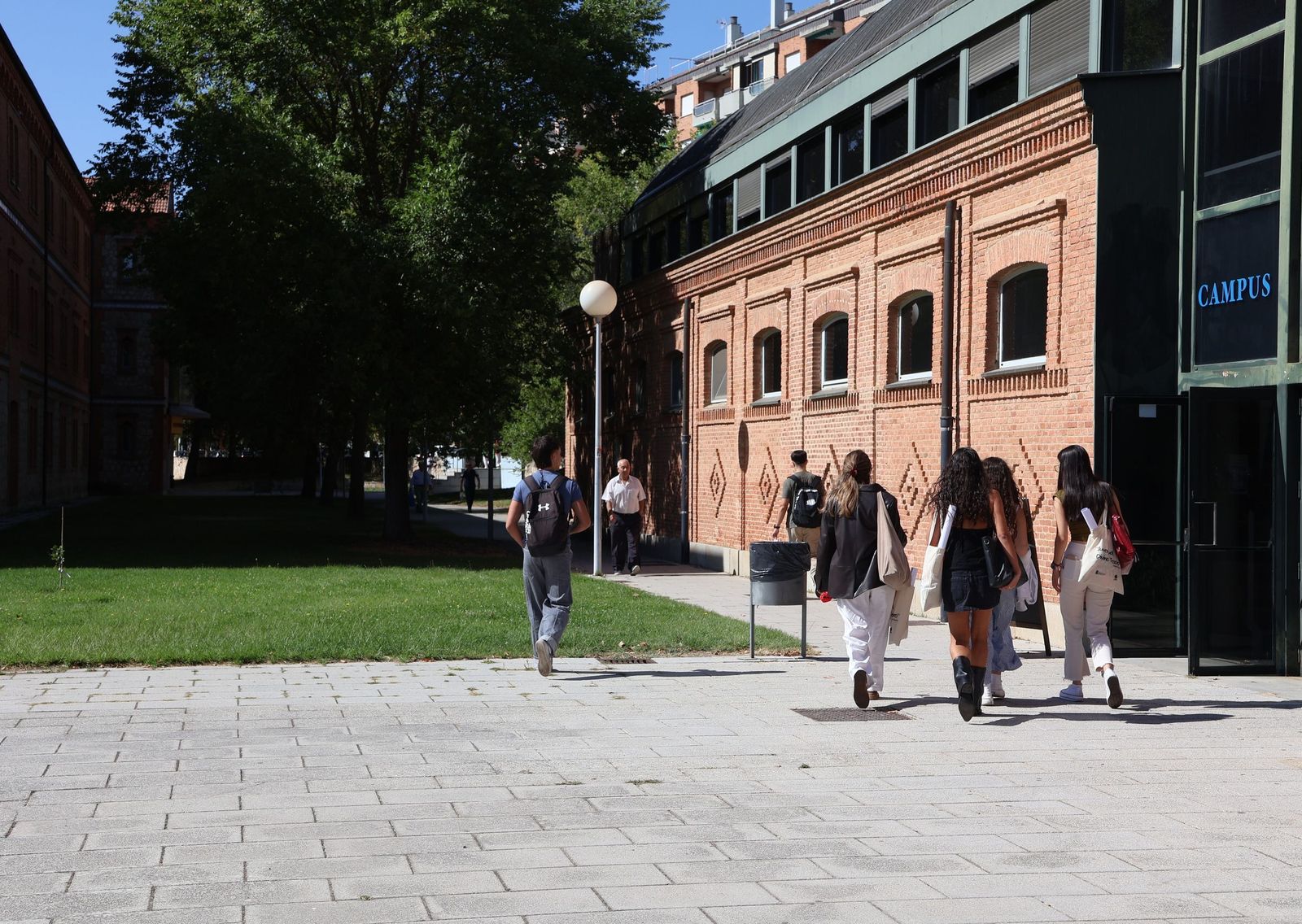 Feria de Bienvenida de la USAL en el Campus de Viriato