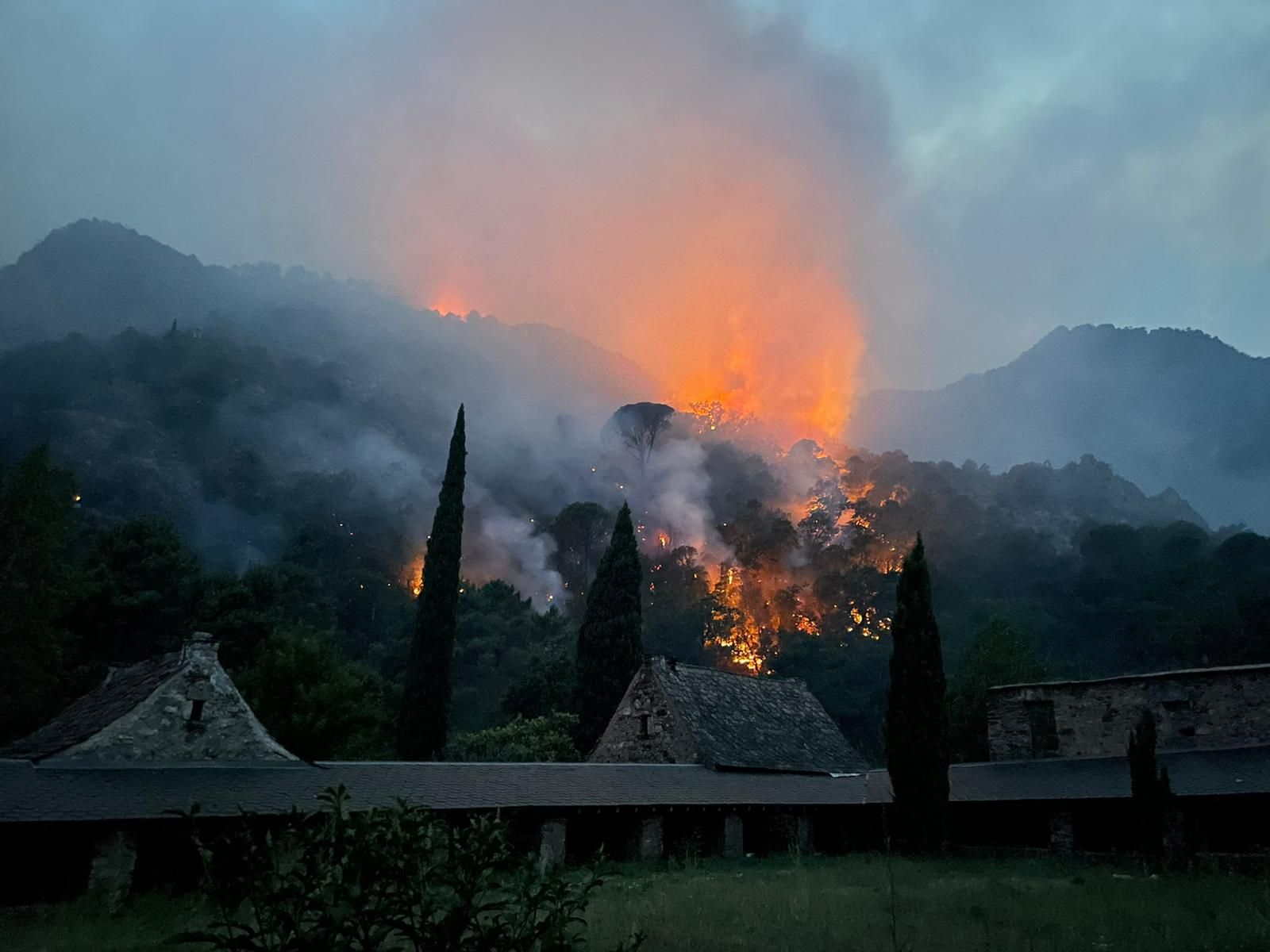 Incendio forestal en el Parque Natural de las Batuecas desde el Monasterío de San José (8)