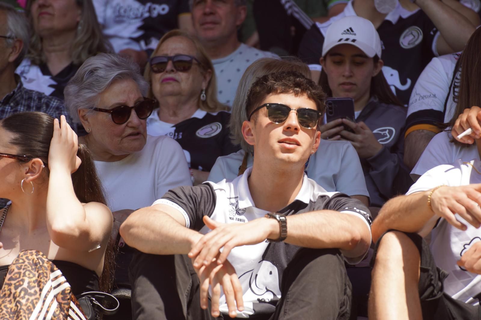 Gran ambiente en la grada para ver el partido entre Zamora - Unionistas en el Estadio Ruta de la Plata