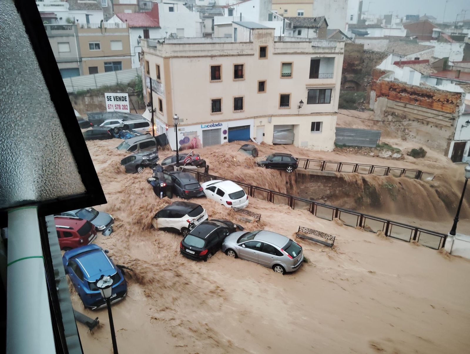 Zona damnificada en Turís, Valencia, uno de los lugares más afectados por la DANA Zona damnificada en Turís, Valencia, uno de los lugares más afectados por la DANA