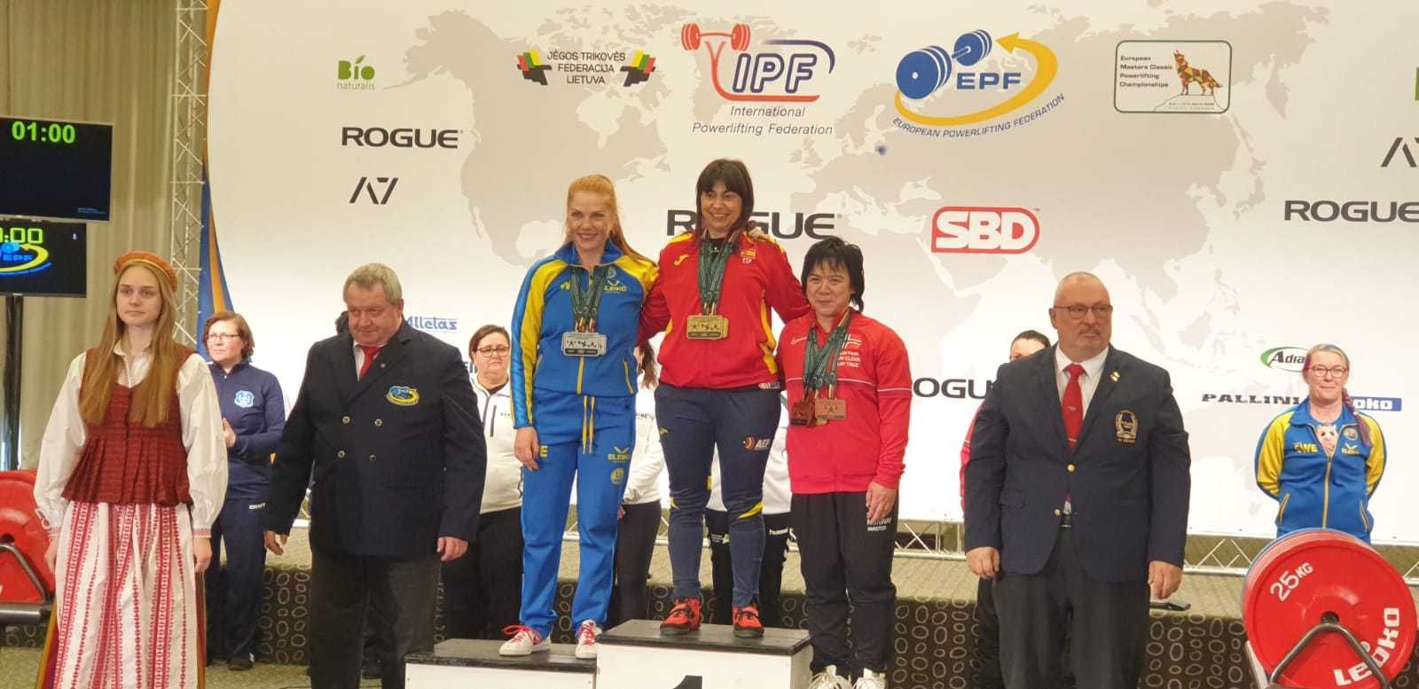 Raquel Martín Tomás, en lo alto del podio. Raquel Martín Tomás, en lo alto del podio.