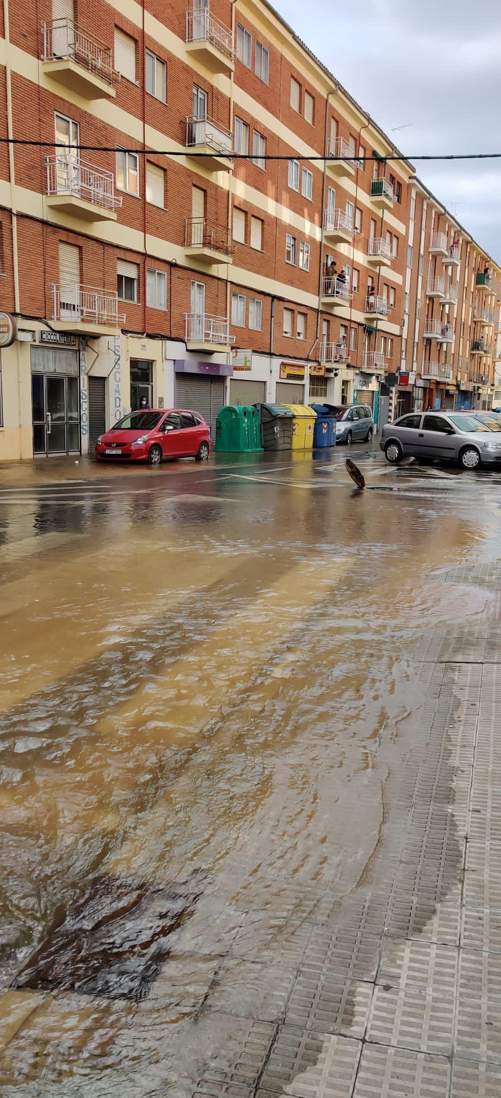 reventon-de-una-tuberia-en-campo-de-marte-3