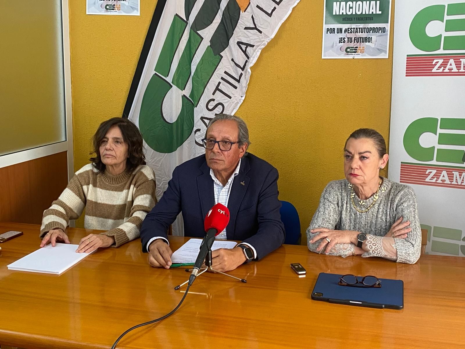 Dulce Caballero, Tomás Toranzo y Ana García en la sede de CESM Zamora
