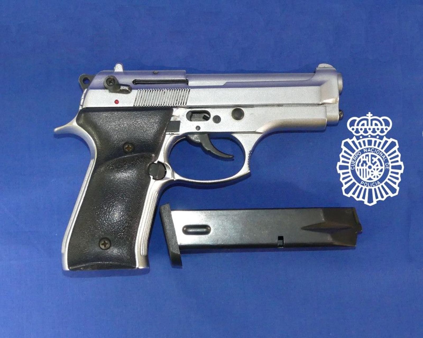 PISTOLA DETONADORA. PRENSA