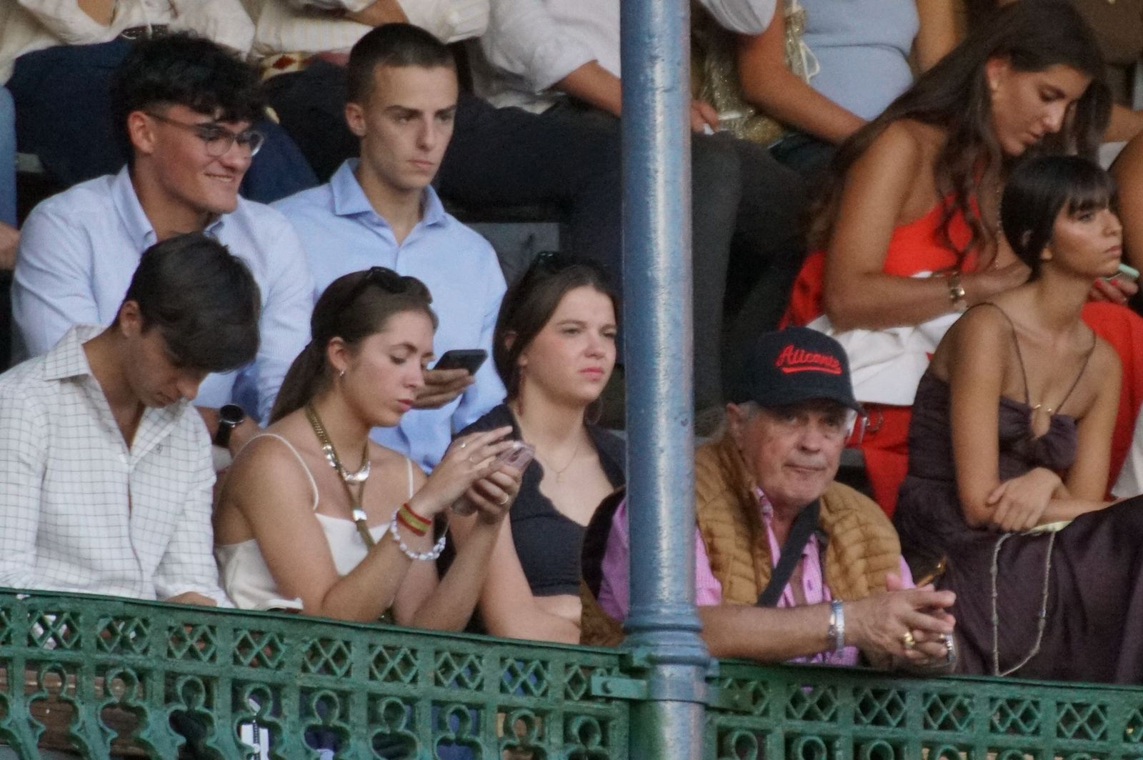 Así se ha vivido la primera corrida de la feria 2025 en La Glorieta: imágenes del ambiente en los tendidos y en el patio de cuadrillas