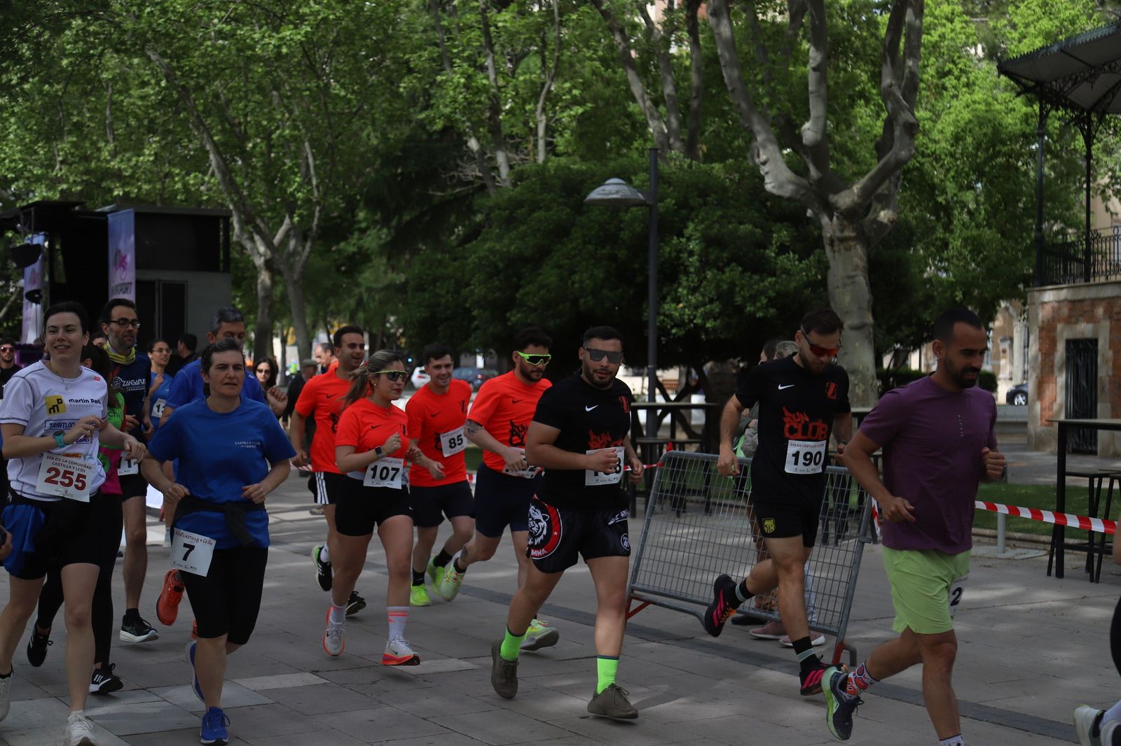 Carrera y marcha por el Día de Castilla y León en Zamora