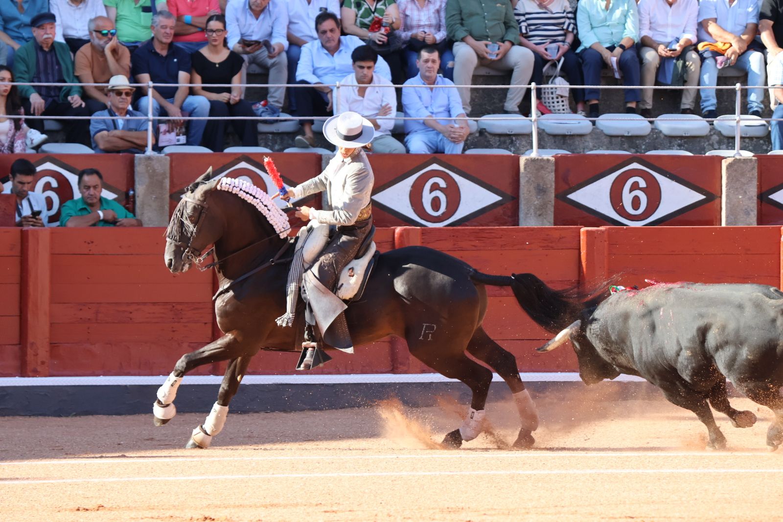 La Glorieta revive el aroma de la feria taurina con el primer festejo: Lea Vicens, Raquel Martín y Olga Casado