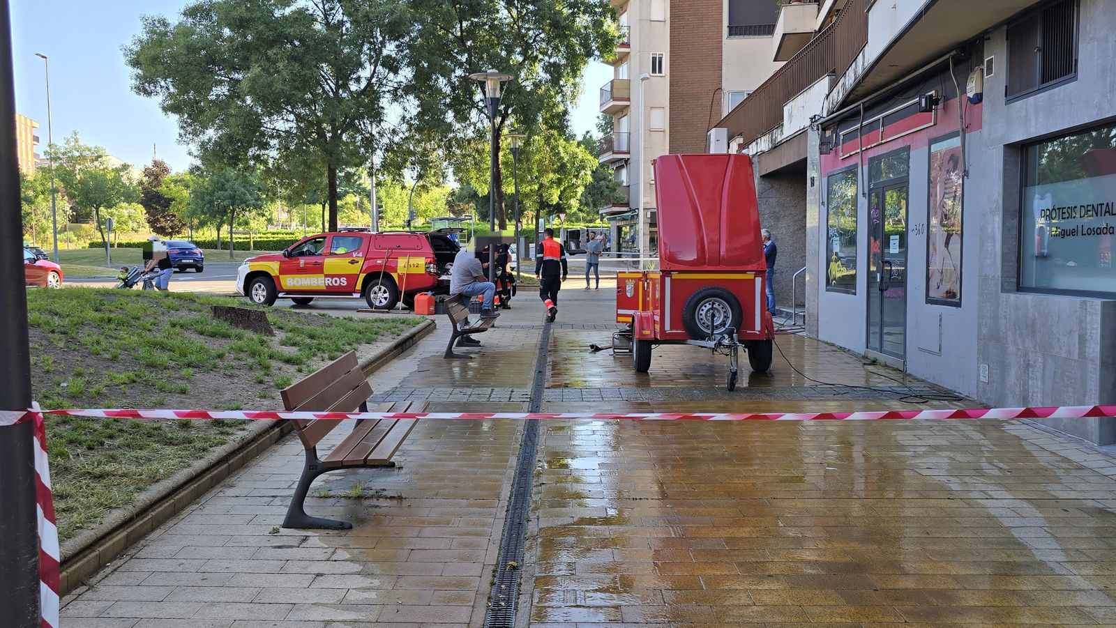 Fuga de agua en la avenida de Villamayor