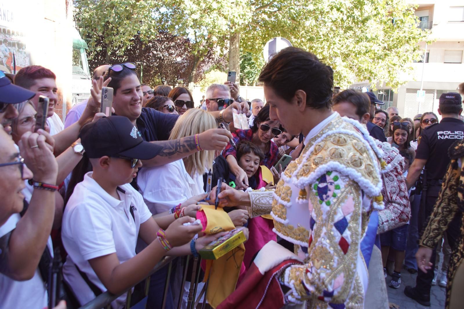 Así ha vivido la afición de La Glorieta el primer cartel de figuras de la feria: imágenes del ambiente en los tendidos y en el patio de cuadrillas