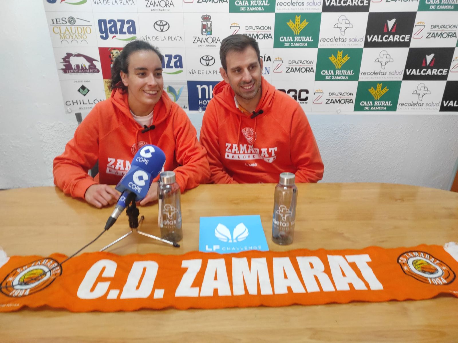 Raúl Pérez y Aina Martín rueda de prensa CD Zamarat