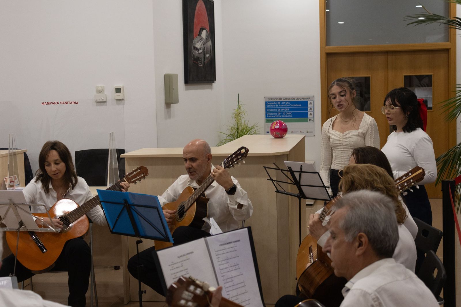La Navidad también se teje en Salamanca con el belén de ganchillo de ZOES